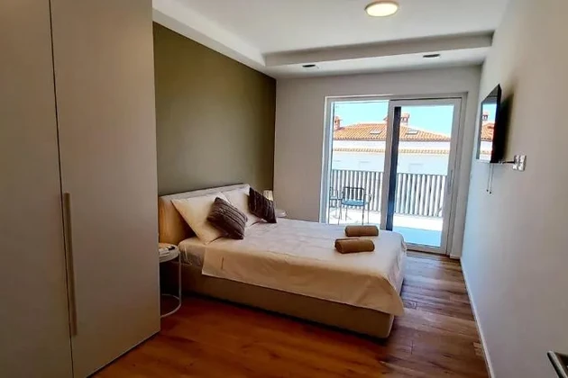 Umag, Istrie: Moderní dům s bazénem a výhledem na moře