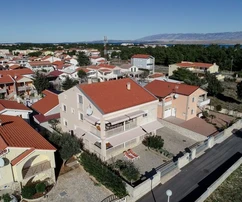 Bella proprietà familiare ristrutturata, lato sud dell'isola di Vir