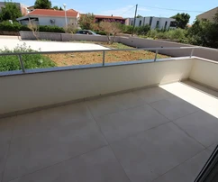 Novostavba apartmánu s výhľadom na more a veľkou terasou na ostrove Vir