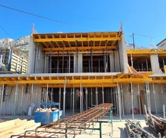 Riviera d'Omiš, appartement de deux pièces orienté sud au premier étage d'un immeuble neuf moderne, 66,79 m²