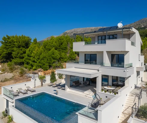 Ekskluzivna suvremena vila s panoramskim pogledom na more