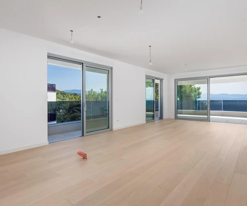 Apartamento de tres dormitorios en venta en Opatija con vistas en Croacia