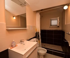 Vodice: Einfamilienhaus mit 5 Apartments - Hervorragende Investitionsmöglichkeit für den Tourismus!