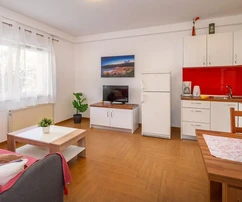Detached apartment house with business premises, in an attractive location!