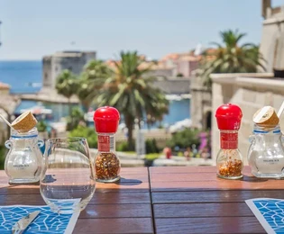 Ház étteremmel – kilátás Dubrovnik óvárosára