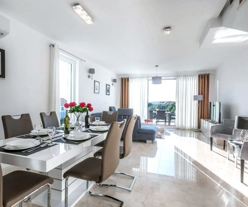 Luksusowe apartamenty na wyspie Brač z basenem i widokiem na morze