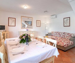 Incantevole casa in pietra in vendita nella baia di Hvar