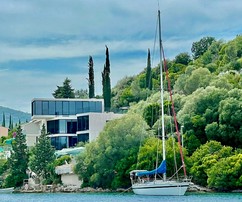 Luxusní vila v první řadě u moře