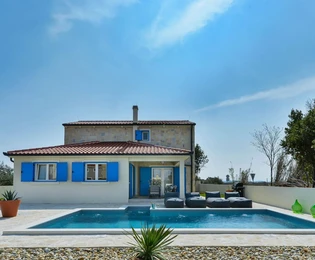 Bellissima casa in vendita a Privlaka a pochi passi dal mare in Croazia