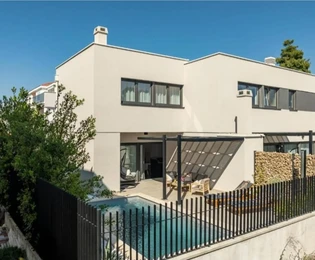 Villa doppia con piscina in vendita a Privlaka in Croazia