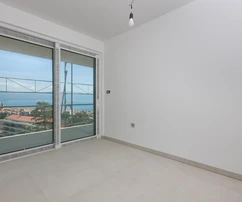 Krk Island, Vrbnik, apartment in a newly built property with garden, pool, and sea view