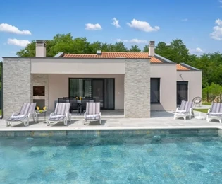 Istrie, Labin, Maison contemporaine avec piscine entourée de nature