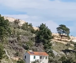 Brač, Nerežišća, stavebný pozemok 2396 m2, len 130 m od mora