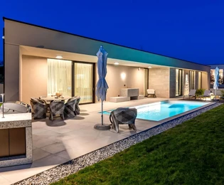 Istrie, Poreč: Moderní vila s bazénem a soukromím
