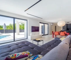 NUOVA VILLA MEDITERRANEA CON PISCINA E VISTA MARE PANORAMICA, IN POSIZIONE TRANQUILLA!