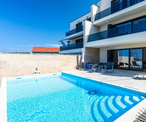 Villa de lujo con piscina en venta en Rogoznica, Croacia