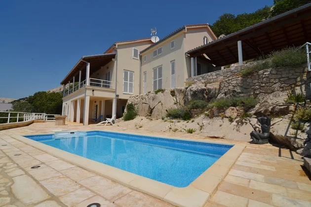VILLA WITH POOL AND PANORAMIC SEA VIEW, IN AN ATTRACTIVE LOCATION!