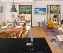 Kamenný dům s bazénem na prodej na ostrově Hvar v Chorvatsku