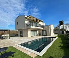 Sveti Lovreč - Elegante villa in un tranquillo villaggio istriano