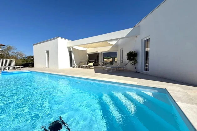 ESCLUSIVA VILLA MEDITERRANEA CON PISCINA E VISTA MARE!