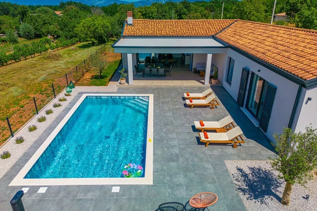 Istria, Labin: Incantevole casa con piscina in un villaggio