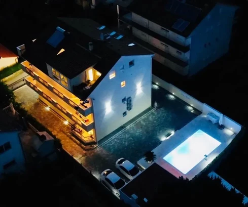 K. Novi - Vila so záhradou a bazénom