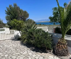 Cerca del mar y la playa, casa adosada con hermoso jardín