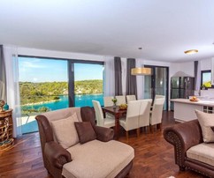 Villa de lujo con piscina y vistas al mar en Solta