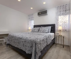 Villa mit Pool und Meerblick steht zum Verkauf in Kroatien