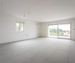 Čiovo, Okrug Gornji, appartement de trois pièces avec jardin au rez-de-chaussée