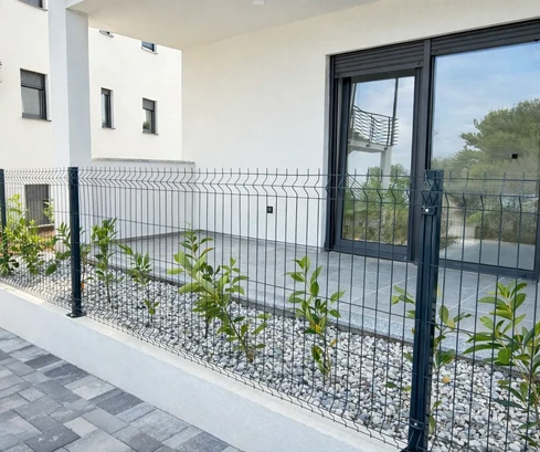 Soline Bay - Appartement neuf en rez-de-chaussée avec jardin