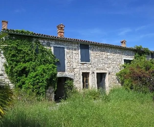 Tenuta in pietra in vendita vicino a Rovigno in Croazia