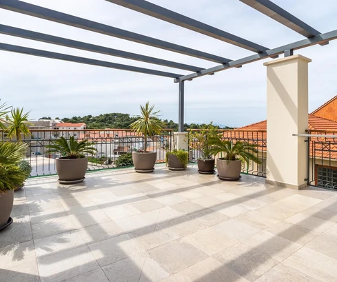 Apartamento en venta en Hvar, segundo piso, cerca del centro, en Croacia