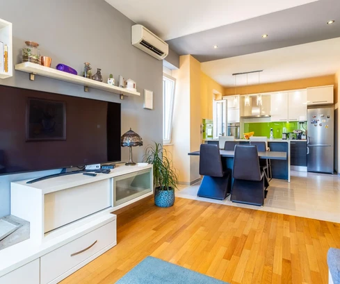 Split, Manus, geräumige Dreizimmerwohnung im Zentrum, renoviert 2020.