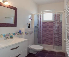 Casa mediterránea con vista al mar en venta en Marina, Croacia