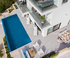 Luxusvilla medencével eladó Rogoznicán Horvátországban