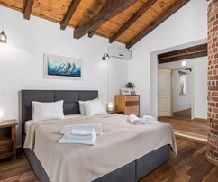 Istrian stone villa with pool for sale in Tinjan in Croatia