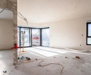 Omiš, appartement deux pièces avec jardin, deuxième rangée de la mer