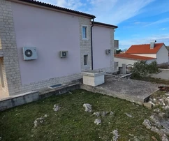 Примоштен, Супляк, отдельно стоящий дом 400 м2 с большим подвалом и 2 апартаментами