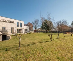 <p>Kifinomult, 4 hálószobás villa modern kialakítással Poreč központja közelében</p>