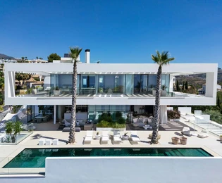 Nowoczesna willa z widokiem na morze w La Quinta, Marbella