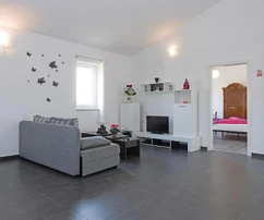 Prostorný dům s byty a bazénem na prodej v Chorvatsku