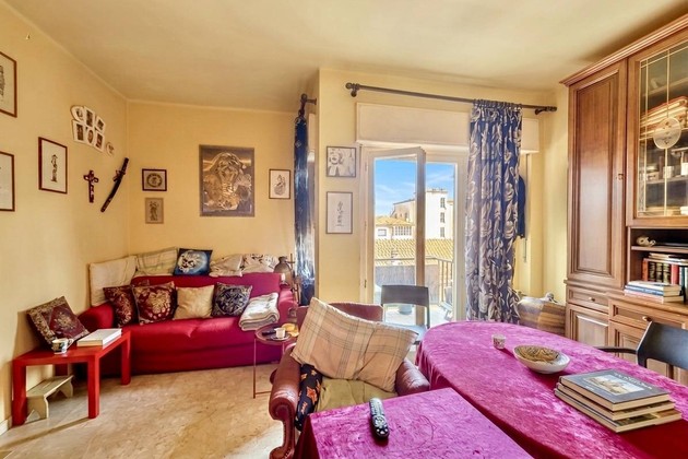 RENOVATED FOUR-BEDROOM APARTMENT IN THE HEART OF SAN LORENZO AL MARE