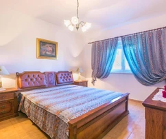 Samostatne stojaci prízemný dom na predaj v Ližnjane v Chorvátsku