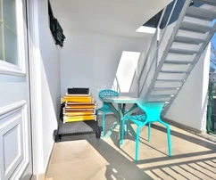 Vodice – Möblierte Zweizimmerwohnung mit Terrasse, 150 m vom Strand entfernt