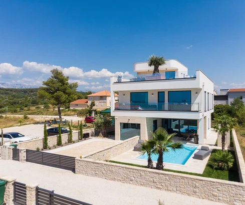 Észak-Dalmácia, Ljubač: Luxusvilla a tenger mellett