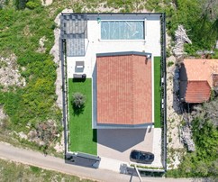 Каменный одноэтажный дом в Данило Бирань