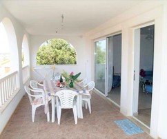 Palazzina a Rogoznica con vista sul mare e servizi