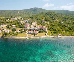 Apartamentos cómodos frente a la playa en un entorno tranquilo de isla