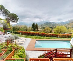 Villa exclusiva en el Garlenda Golf Club con piscina
